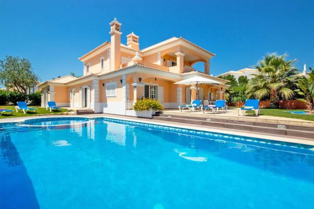 Peeblesshire News: Fantastic villa with heatable swimming pool, air-con, free wifi - Algarve, Portugal. Credit: Vrbo