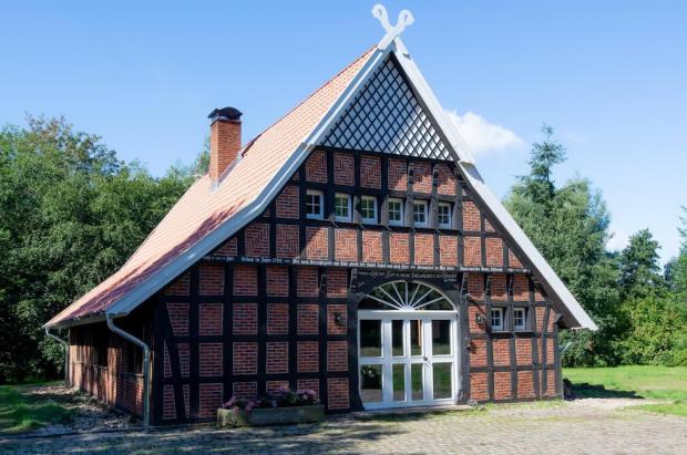 Peeblesshire News: Waldhaus. Stylish half-timbered house barrel sauna - Rieste, Germany. Credit: Vrbo