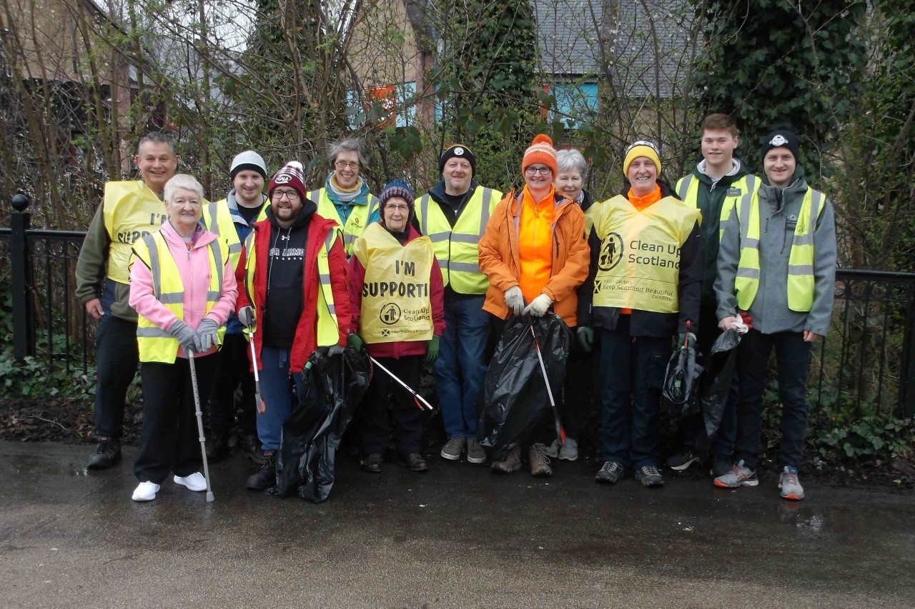 Volunteers collect 20 bags of rubbish during Gala clean up - Vimarsana News